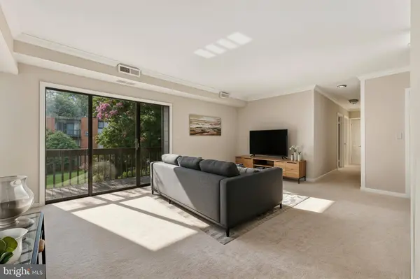 10725 W WEST DR #203, Fairfax, VA 22030