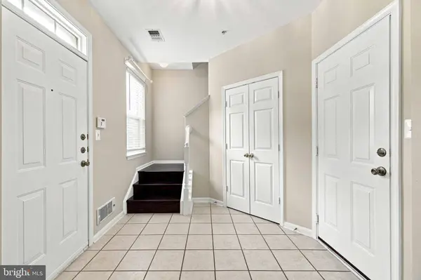 21790 DRAGONS GREEN SQ, Ashburn, VA 20147