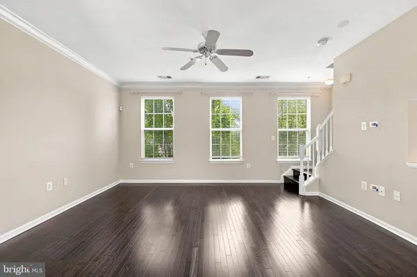 21790 DRAGONS GREEN SQ, Ashburn, VA 20147