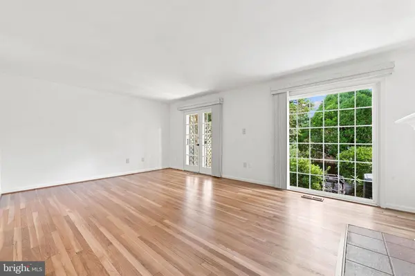 7384 HALLCREST DR, Mclean, VA 22102