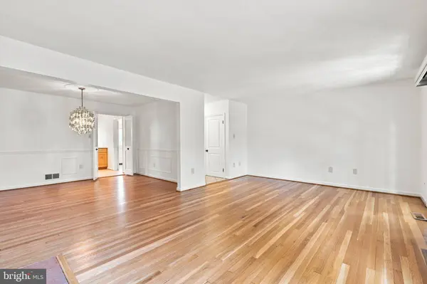 7384 HALLCREST DR, Mclean, VA 22102
