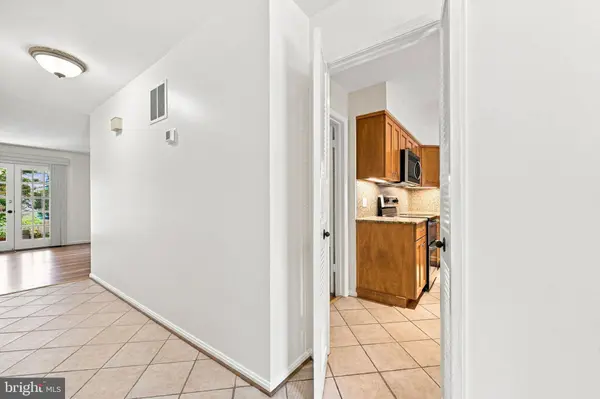 7384 HALLCREST DR, Mclean, VA 22102