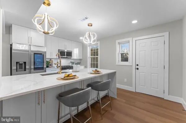 2631 FARMINGTON DR, Alexandria, VA 22303