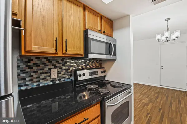 14905 RYDELL RD #202, Centreville, VA 20121