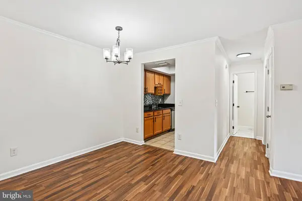 14905 RYDELL RD #202, Centreville, VA 20121