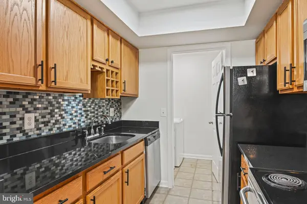 14905 RYDELL RD #202, Centreville, VA 20121