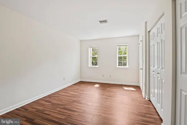 14905 RYDELL RD #202, Centreville, VA 20121