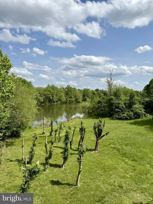 8709 FLOWERING DOGWOOD LN, Lorton, VA 22079