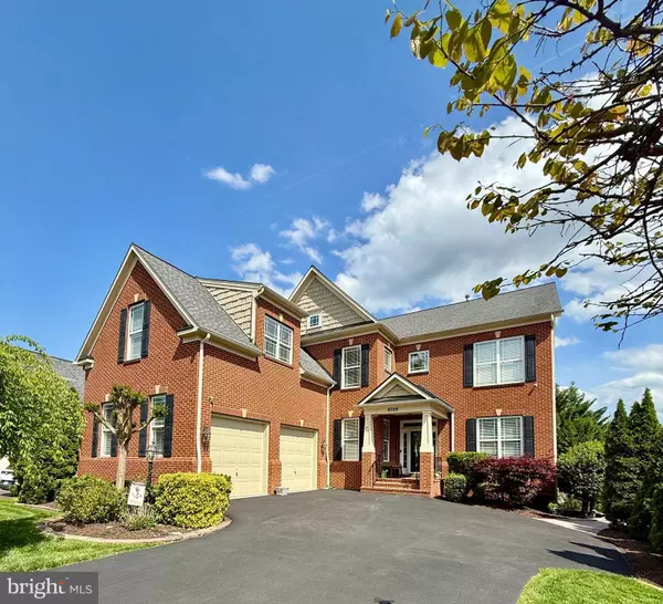 8709 FLOWERING DOGWOOD LN, Lorton, VA 22079
