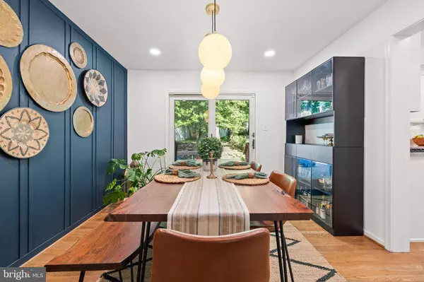 5322 STONINGTON DR, Fairfax, VA 22032