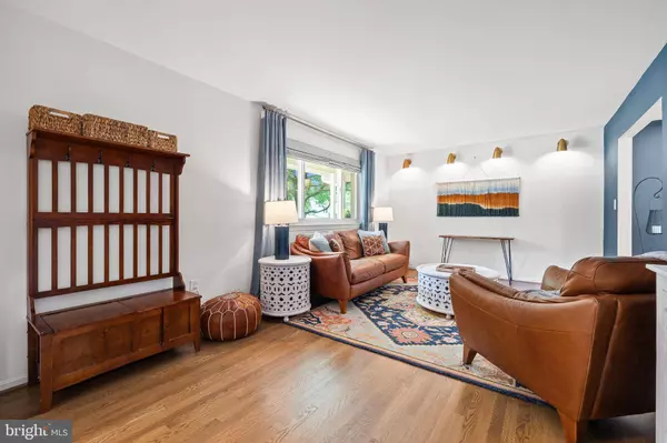 5322 STONINGTON DR, Fairfax, VA 22032