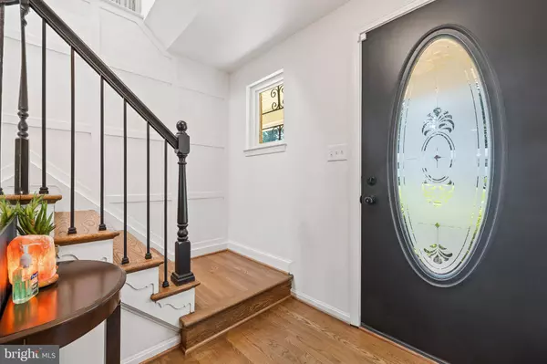 5322 STONINGTON DR, Fairfax, VA 22032