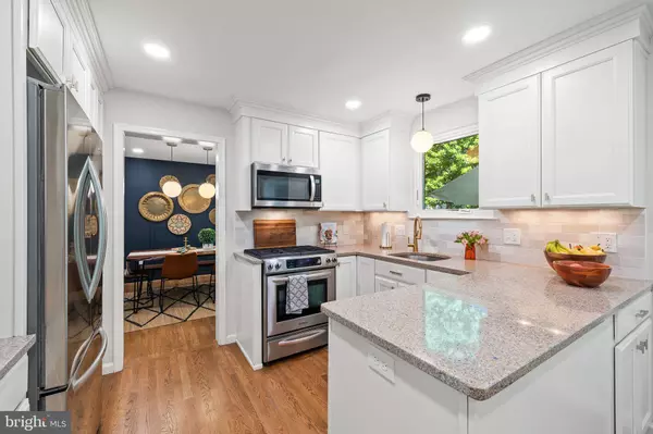 5322 STONINGTON DR, Fairfax, VA 22032