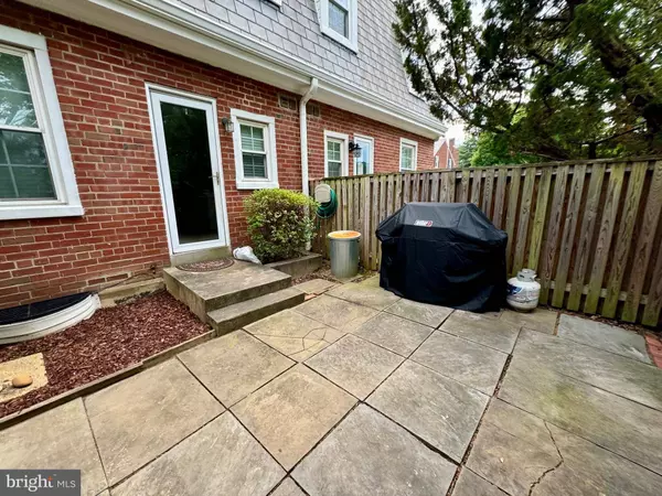 3337 S WAKEFIELD ST #B, Arlington, VA 22206