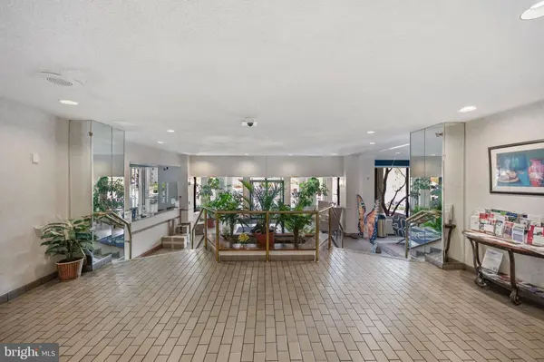5340 HOLMES RUN PKWY #704, Alexandria, VA 22304