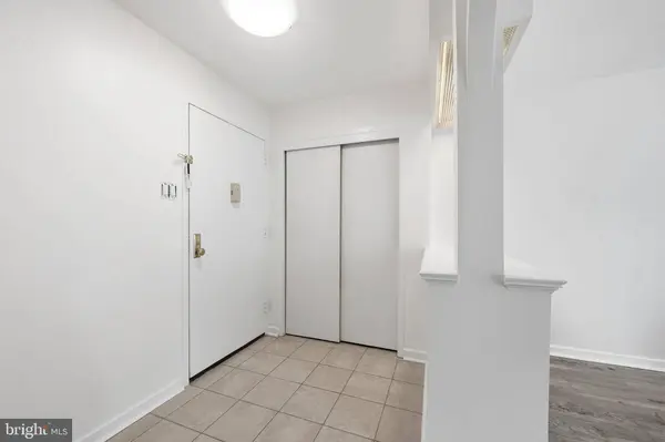 5340 HOLMES RUN PKWY #704, Alexandria, VA 22304