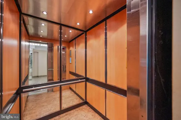 5340 HOLMES RUN PKWY #704, Alexandria, VA 22304