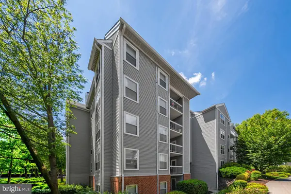 3179 SUMMIT SQUARE DR #2-E1, Oakton, VA 22124