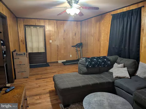 9511 ROGUES RD, Midland, VA 22728