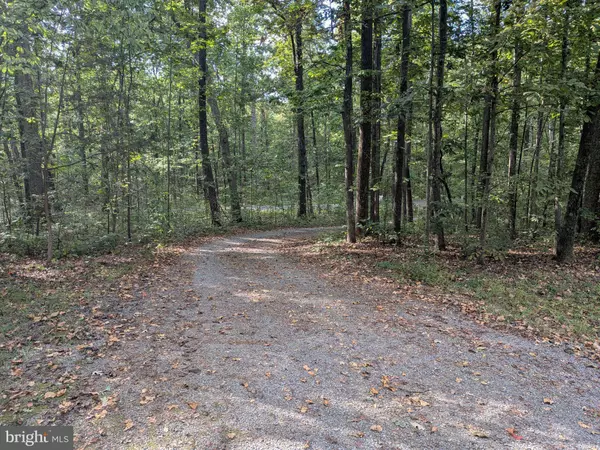 9511 ROGUES RD, Midland, VA 22728