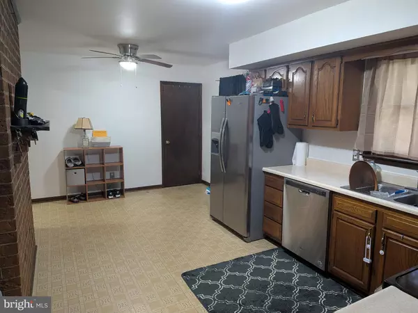 9511 ROGUES RD, Midland, VA 22728