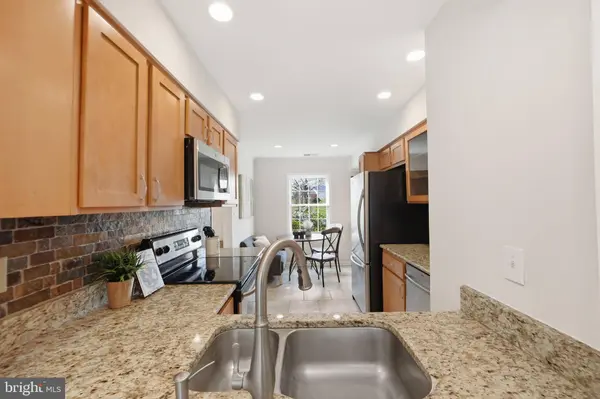 8230 CARRLEIGH PKWY #84, Springfield, VA 22152