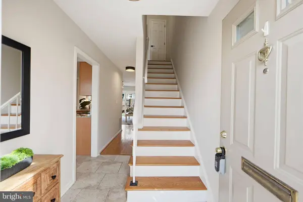 8230 CARRLEIGH PKWY #84, Springfield, VA 22152
