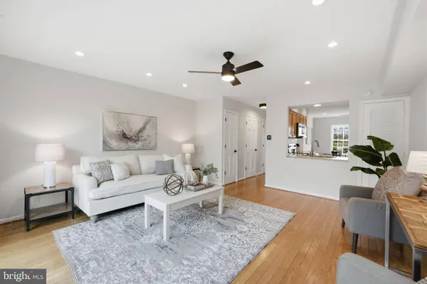 8230 CARRLEIGH PKWY #84, Springfield, VA 22152