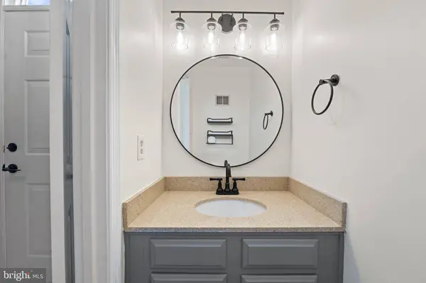 6804 SIGNATURE CIR, Alexandria, VA 22310