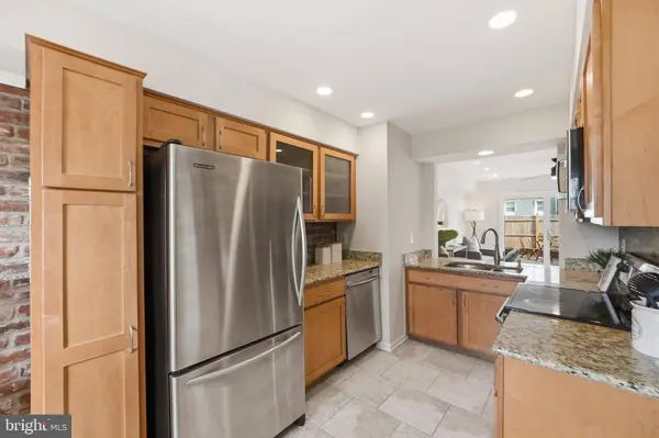 8230 CARRLEIGH PKWY #84, Springfield, VA 22152