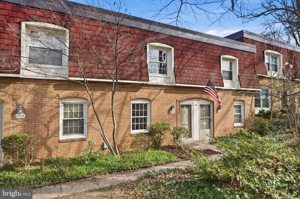 8230 CARRLEIGH PKWY #84, Springfield, VA 22152