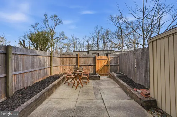 8230 CARRLEIGH PKWY #84, Springfield, VA 22152
