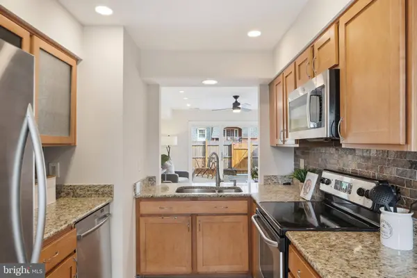8230 CARRLEIGH PKWY #84, Springfield, VA 22152