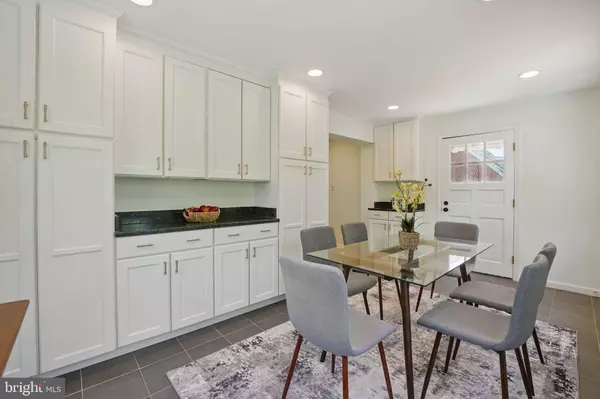 2926 STUART DR, Falls Church, VA 22042