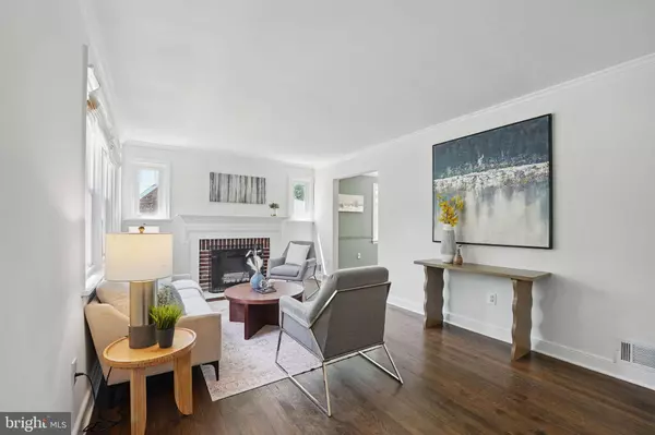 2926 STUART DR, Falls Church, VA 22042