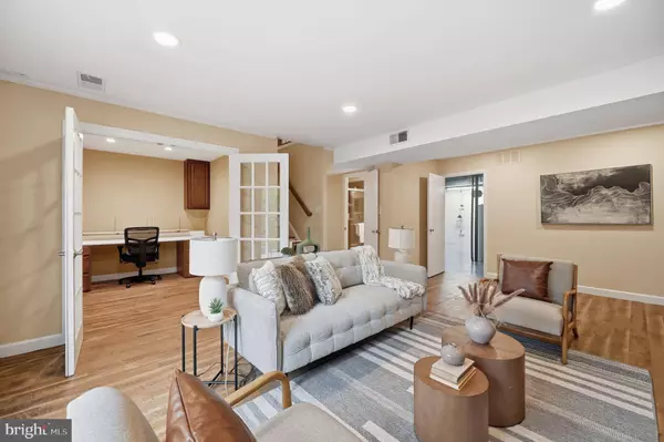 9322 ELK DR, Springfield, VA 22153