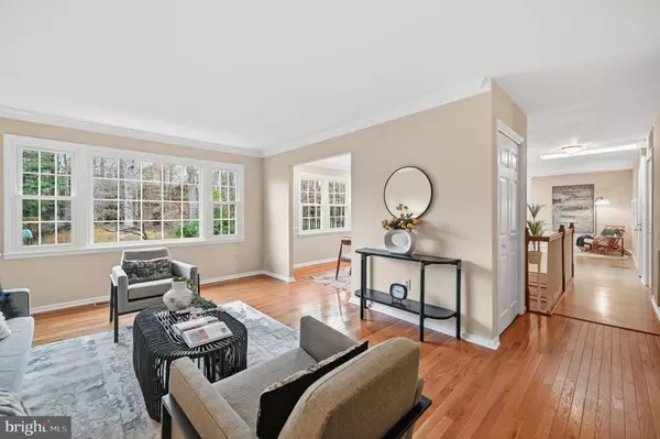 9322 ELK DR, Springfield, VA 22153