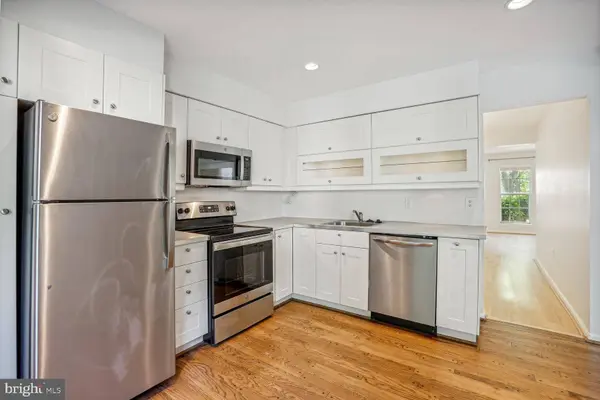 9909 HEMLOCK WOODS LN, Burke, VA 22015