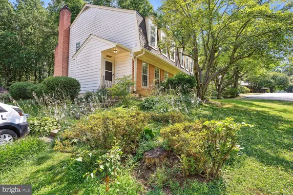 9909 HEMLOCK WOODS LN, Burke, VA 22015