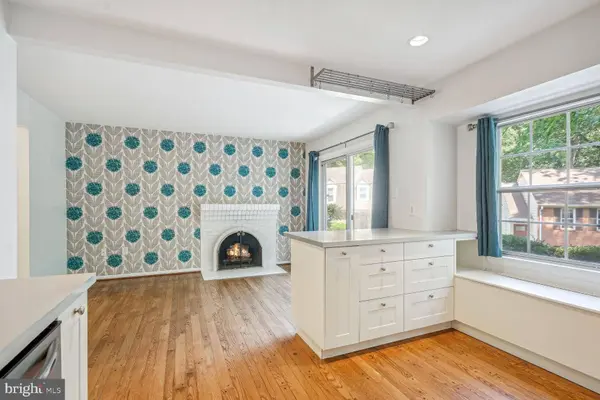 9909 HEMLOCK WOODS LN, Burke, VA 22015