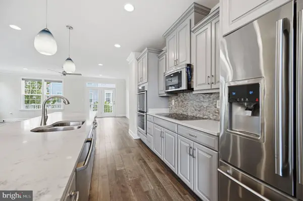 8808 ENGLEWOOD FARMS DR, Manassas, VA 20112