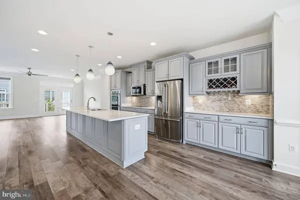 8808 ENGLEWOOD FARMS DR, Manassas, VA 20112