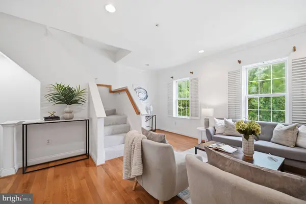 112 CAHILL DR, Alexandria, VA 22304
