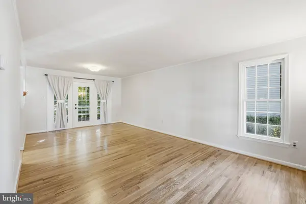 11979 FARRABOW LN, Woodbridge, VA 22192