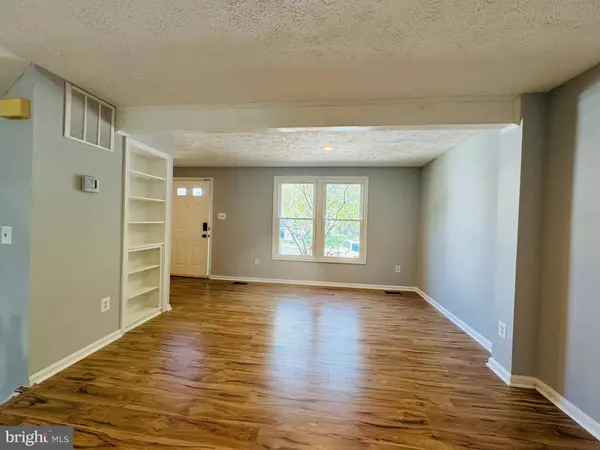 6366 GENERALS CT, Centreville, VA 20121