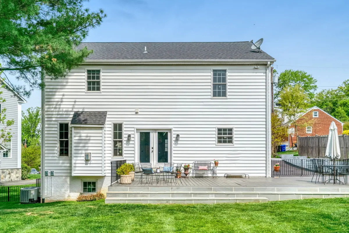 4752 33rd St N, Arlington, VA 22207-4204