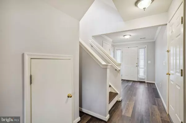 26110 LANDS END DR, Chantilly, VA 20152