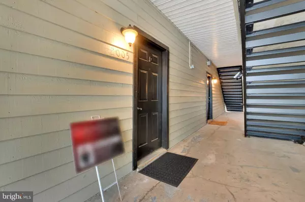 12151 PENDERVIEW LN #2005, Fairfax, VA 22033