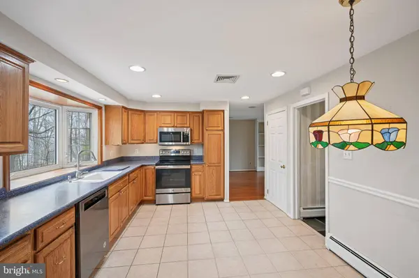 414 LONGWOOD DR, Exton, PA 19341