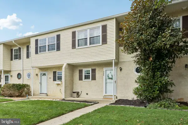 348 CARLYN CT